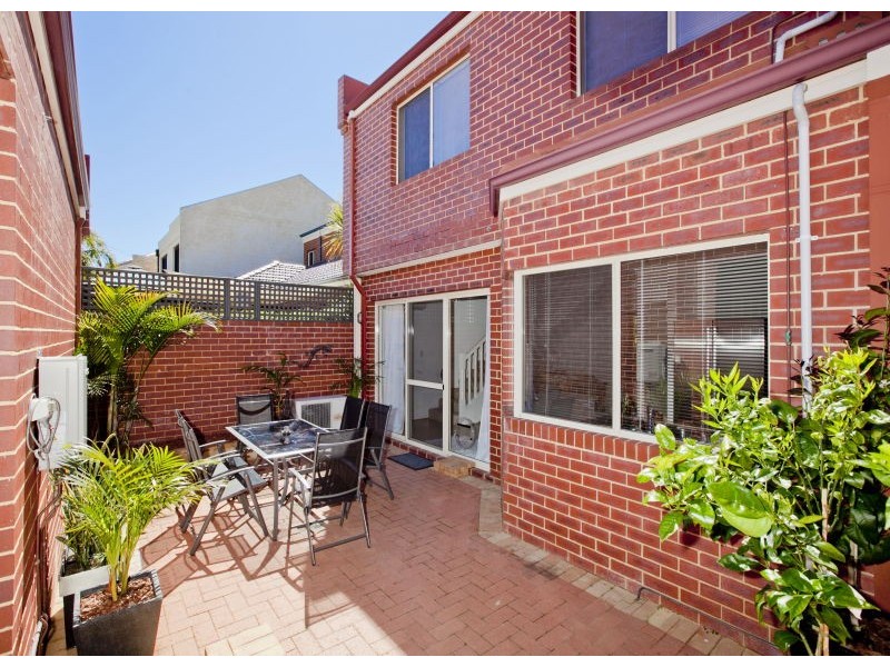 477 Lakeside Dr, Joondalup WA 6027