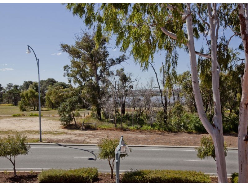 477 Lakeside Dr, Joondalup WA 6027