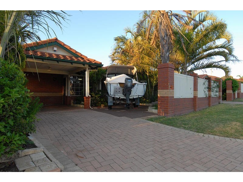 Unit 9/2 Corander Gdns, Carine WA 6020