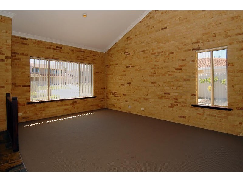 8 Iluka Ave, Mullaloo WA 6027