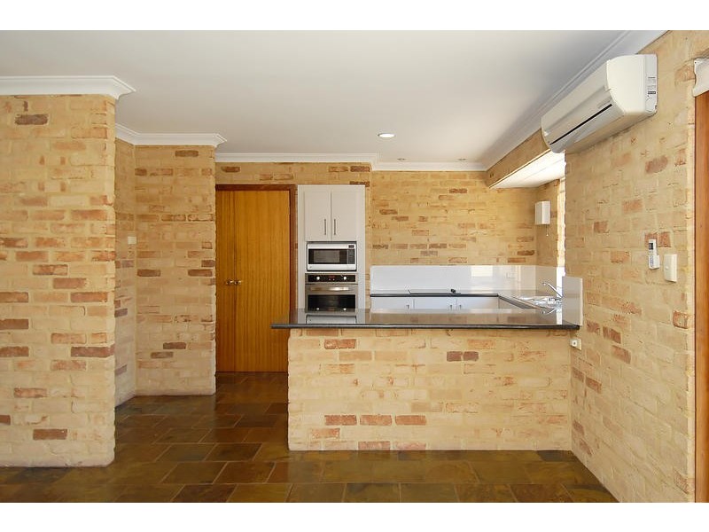 8 Iluka Ave, Mullaloo WA 6027