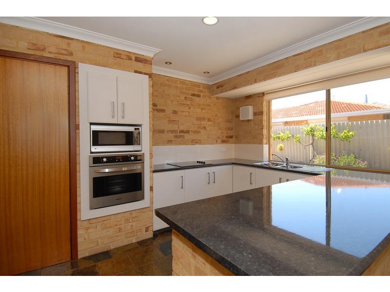 8 Iluka Ave, Mullaloo WA 6027