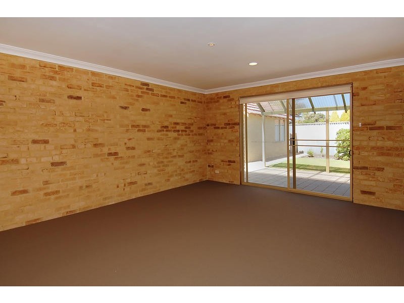 8 Iluka Ave, Mullaloo WA 6027