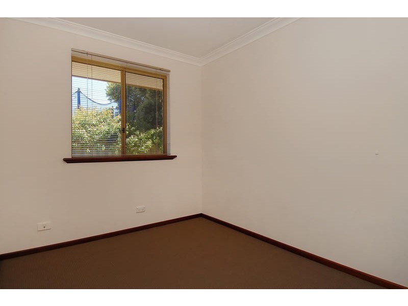 8 Iluka Ave, Mullaloo WA 6027