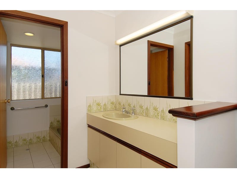 8 Iluka Ave, Mullaloo WA 6027