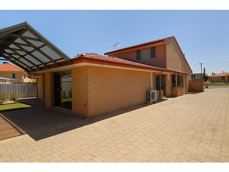 8 Iluka Ave, Mullaloo WA 6027