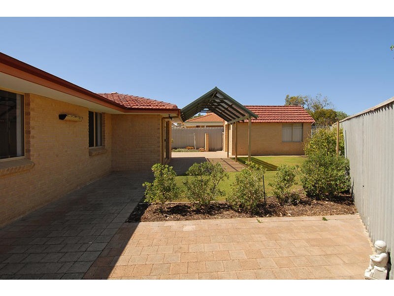 8 Iluka Ave, Mullaloo WA 6027