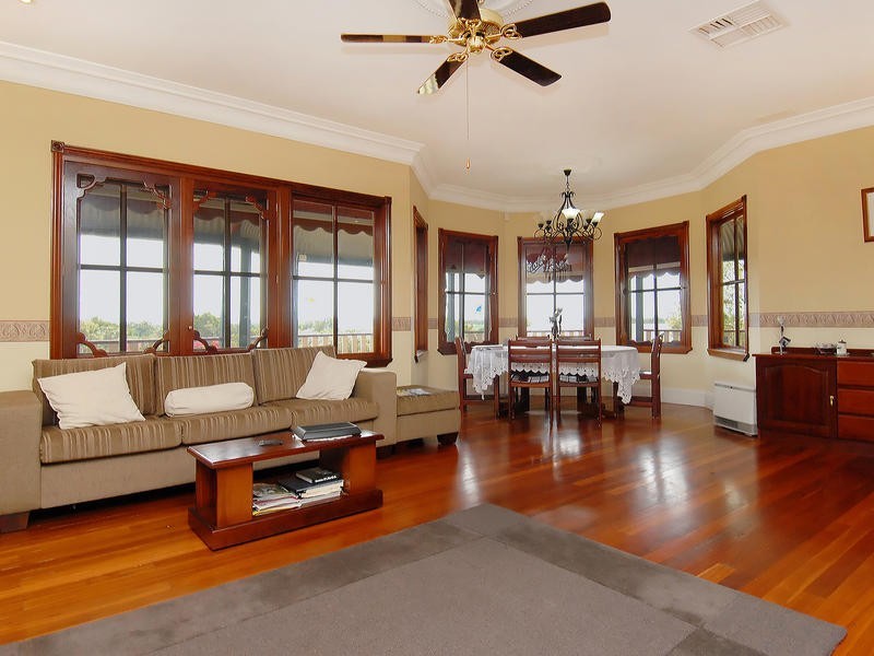 133 Pine Crest Way, Gnangara WA 6077