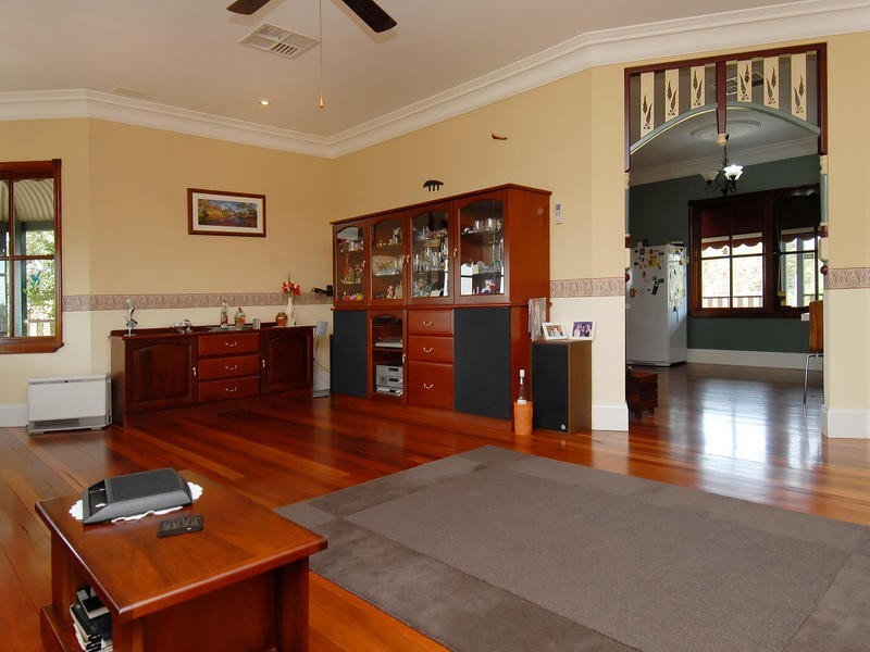 133 Pine Crest Way, Gnangara WA 6077