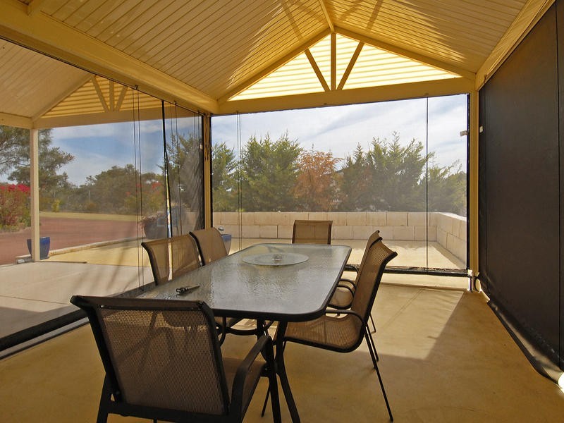 133 Pine Crest Way, Gnangara WA 6077