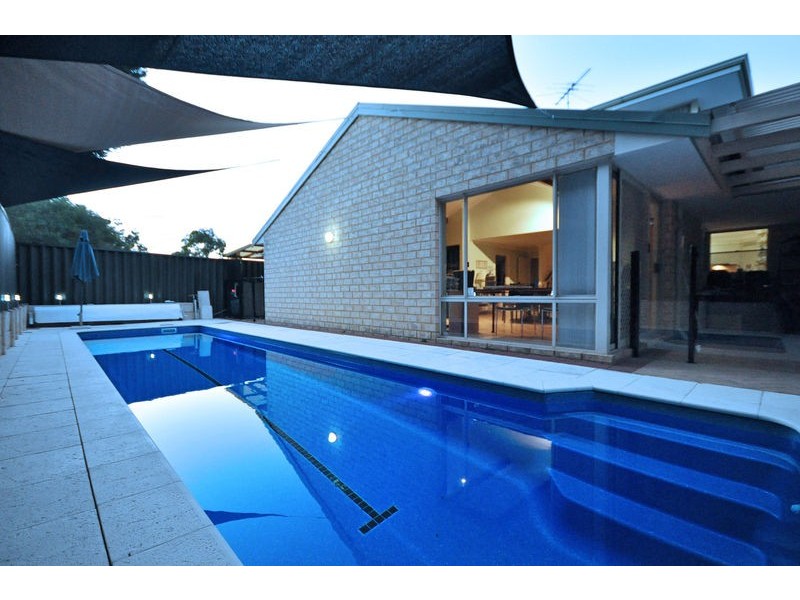 10 Wessex St, Carine WA 6020