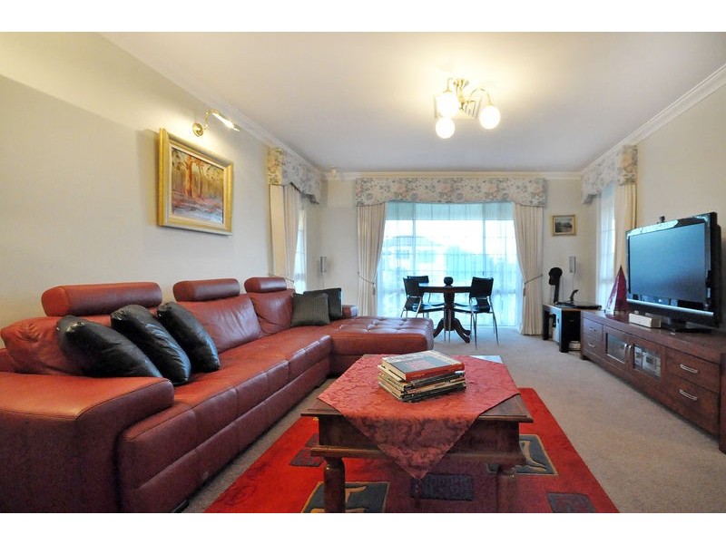 10 Wessex St, Carine WA 6020