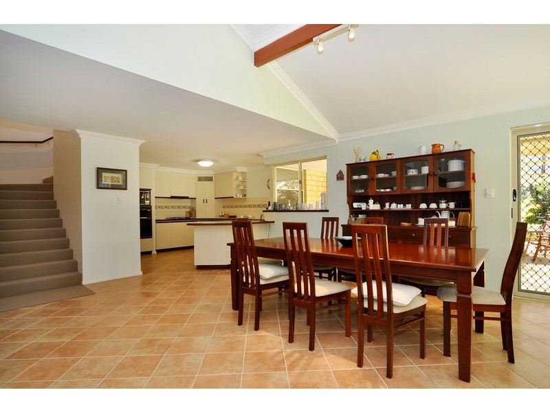 10 Wessex St, Carine WA 6020