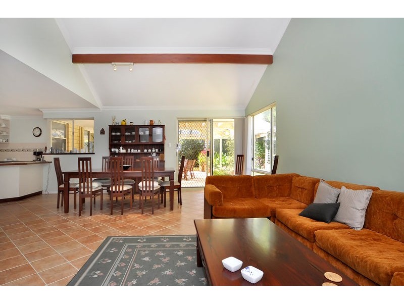 10 Wessex St, Carine WA 6020