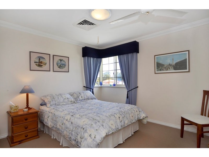 10 Wessex St, Carine WA 6020