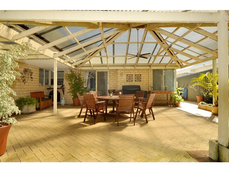 10 Wessex St, Carine WA 6020