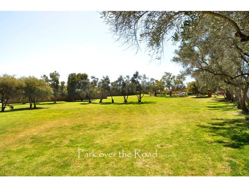 10 Wessex St, Carine WA 6020