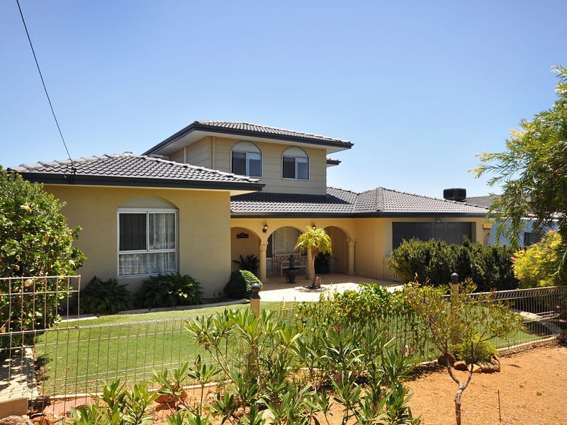 7 Campbell Drive, Hillarys WA 6025