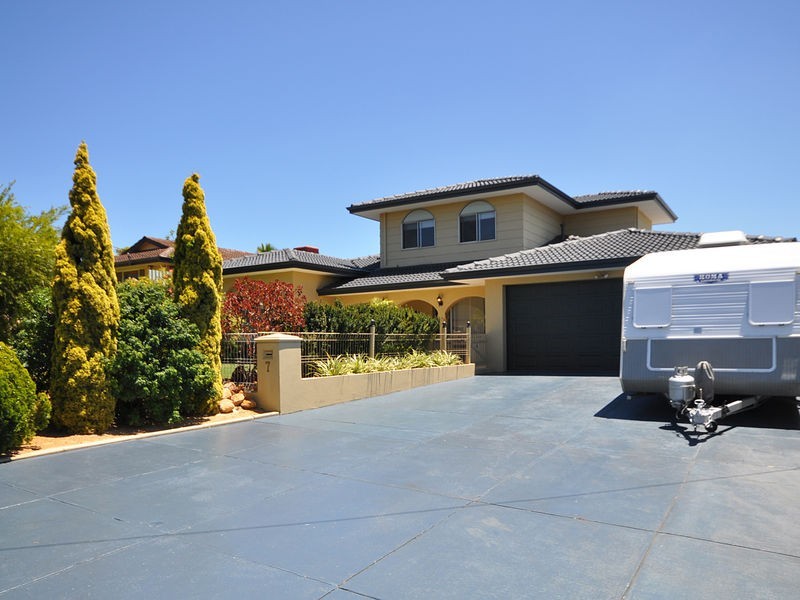 7 Campbell Drive, Hillarys WA 6025