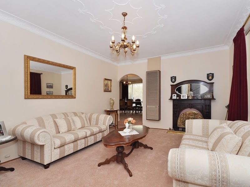 7 Campbell Drive, Hillarys WA 6025