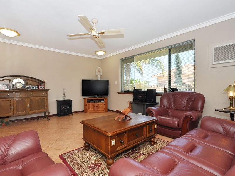 7 Campbell Drive, Hillarys WA 6025
