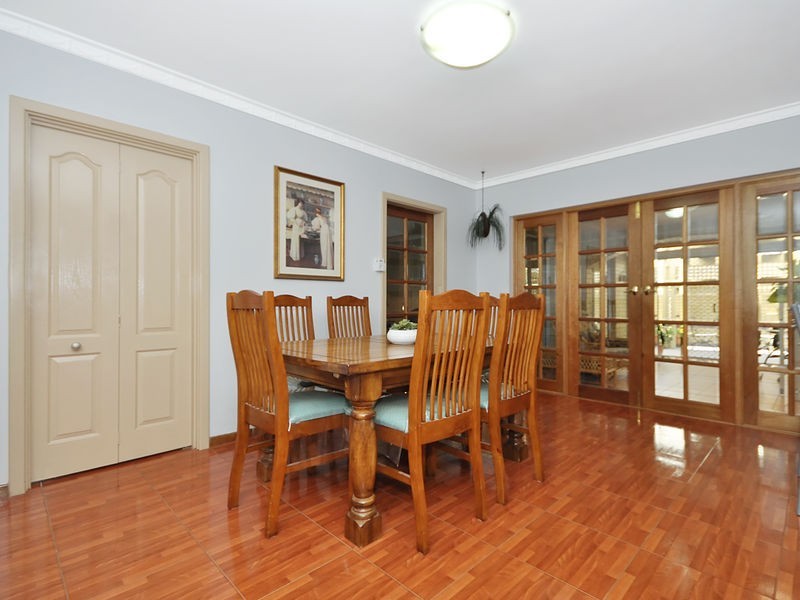 7 Campbell Drive, Hillarys WA 6025