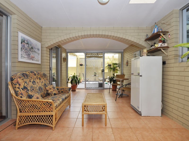 7 Campbell Drive, Hillarys WA 6025