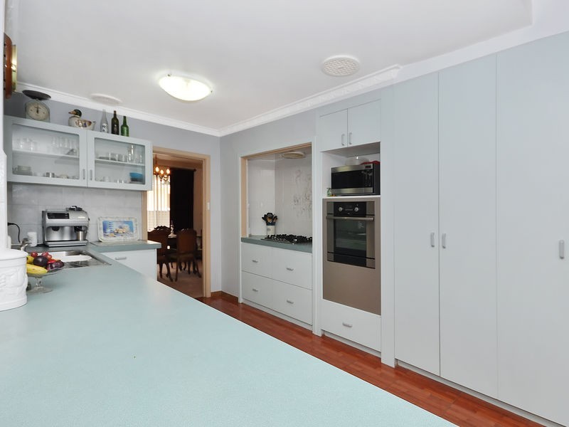 7 Campbell Drive, Hillarys WA 6025