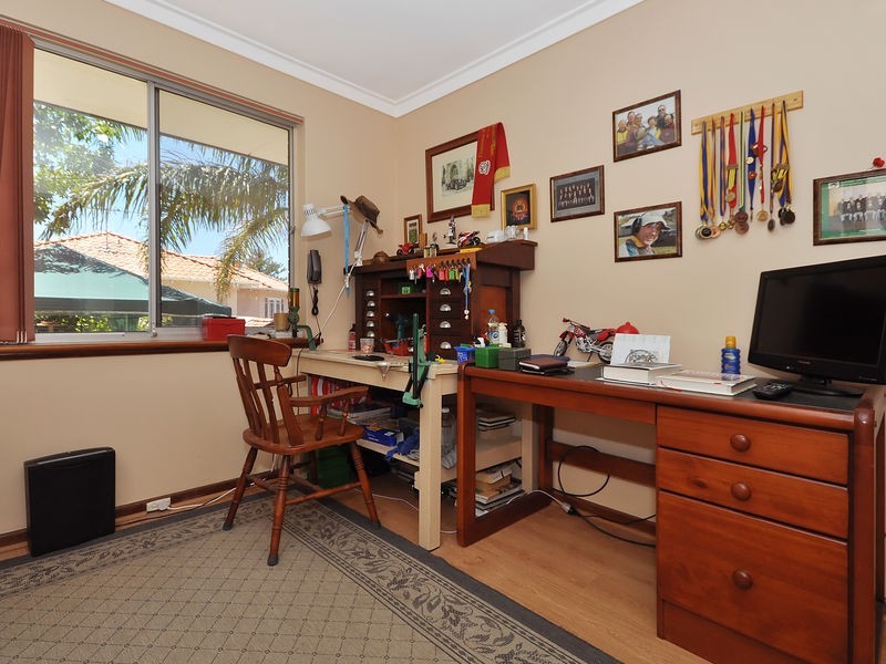 7 Campbell Drive, Hillarys WA 6025