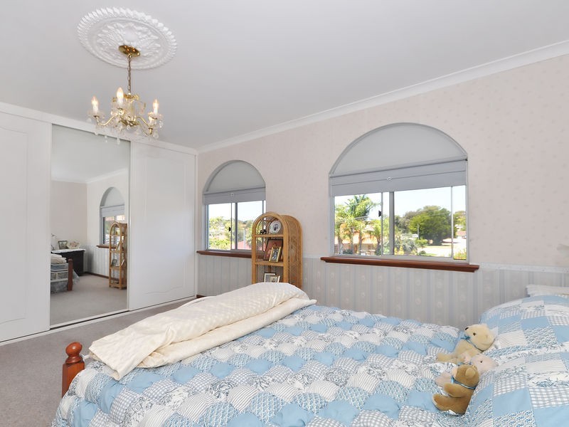 7 Campbell Drive, Hillarys WA 6025