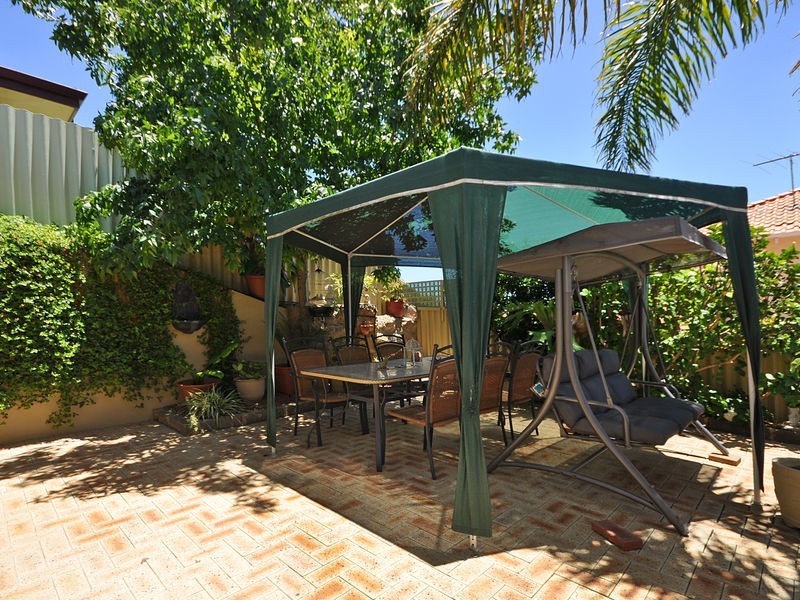 7 Campbell Drive, Hillarys WA 6025