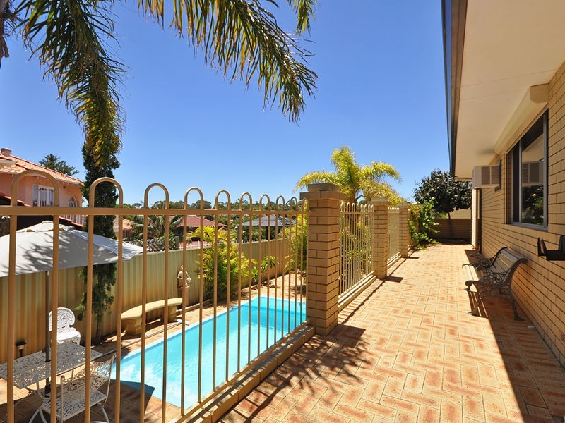 7 Campbell Drive, Hillarys WA 6025
