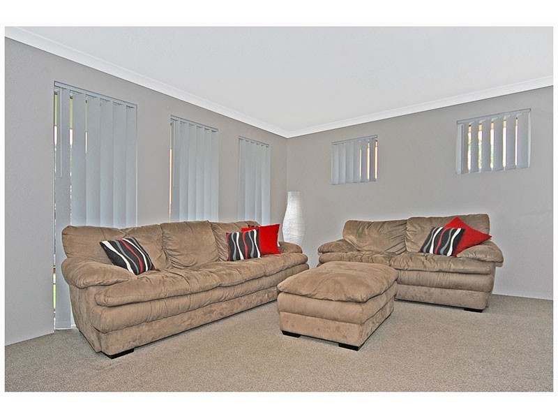 16 Harden Park Trail, Carramar WA 6031