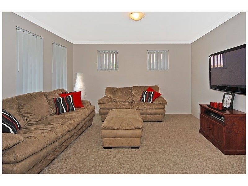 16 Harden Park Trail, Carramar WA 6031