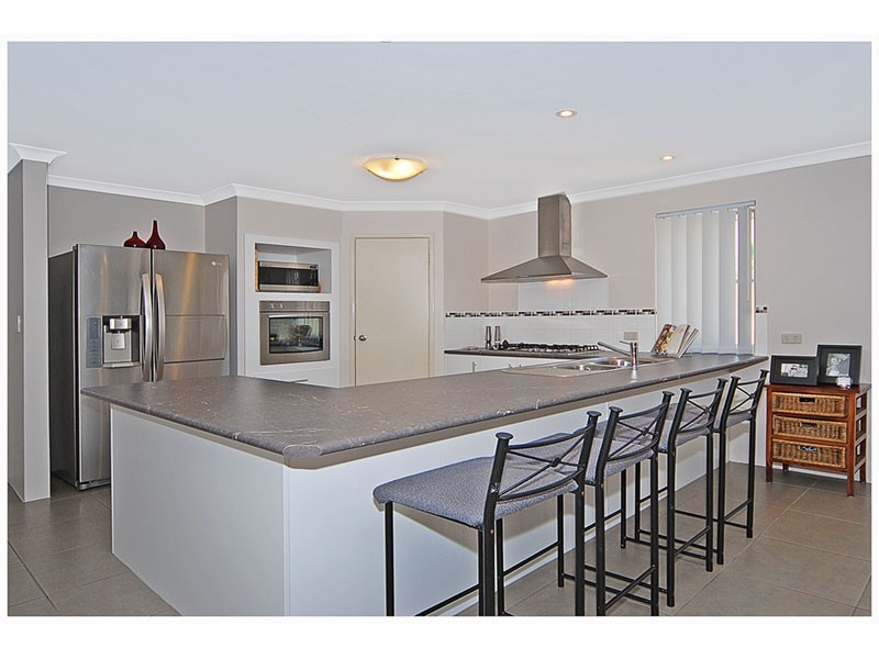 16 Harden Park Trail, Carramar WA 6031