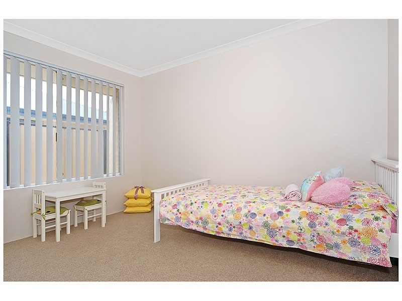 16 Harden Park Trail, Carramar WA 6031