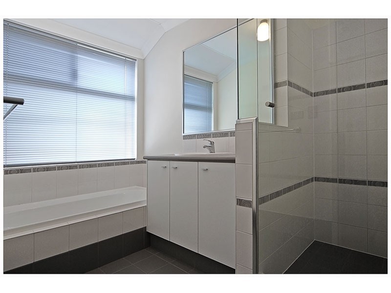 16 Harden Park Trail, Carramar WA 6031