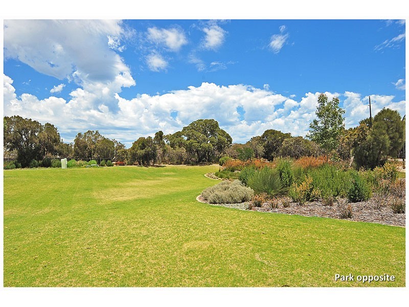 16 Harden Park Trail, Carramar WA 6031