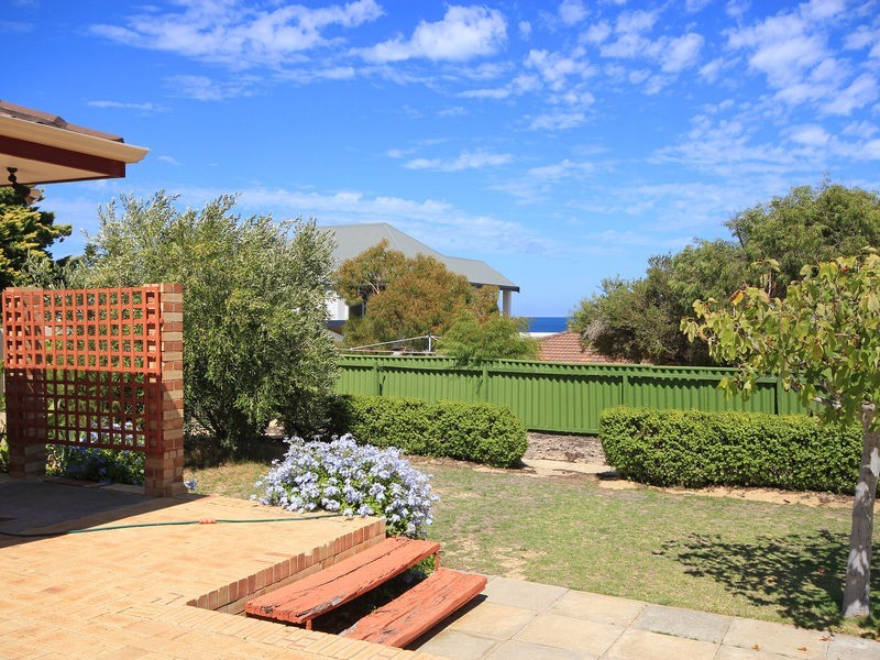 17 Page Drive, Mullaloo WA 6027