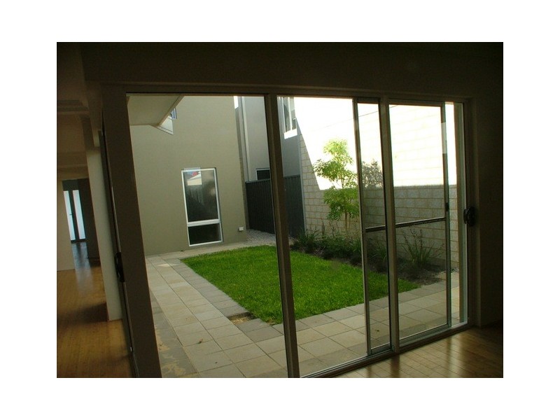 46 Dorney Esp, Champion Lakes WA 6111