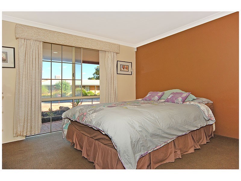 64 Mangrove Ct, Banksia Grove WA 6031