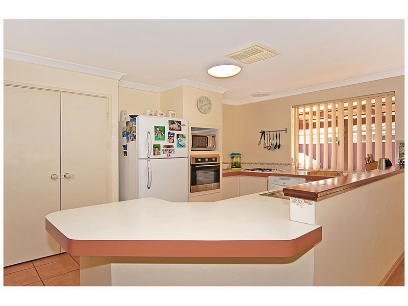 64 Mangrove Ct, Banksia Grove WA 6031