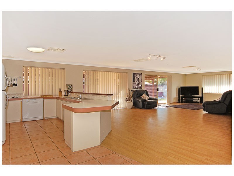 64 Mangrove Ct, Banksia Grove WA 6031