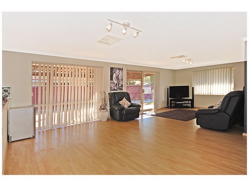 64 Mangrove Ct, Banksia Grove WA 6031