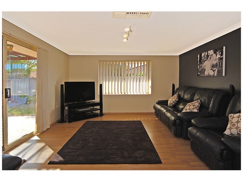 64 Mangrove Ct, Banksia Grove WA 6031