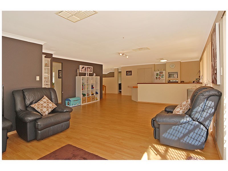 64 Mangrove Ct, Banksia Grove WA 6031