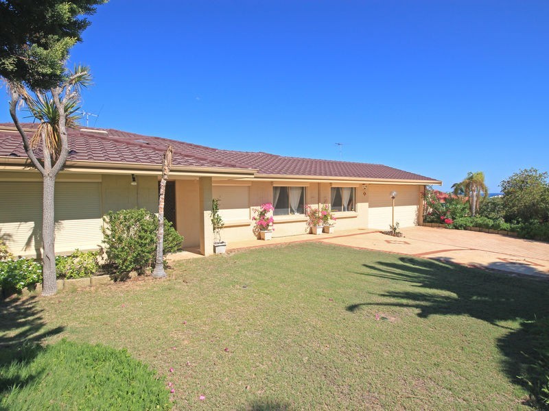 4 Volunteer Pl, Ocean Reef WA 6027