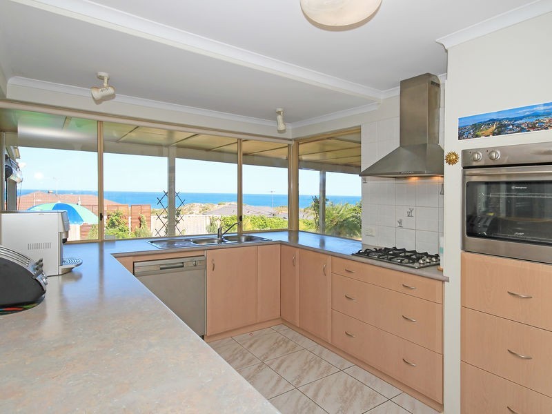 4 Volunteer Pl, Ocean Reef WA 6027