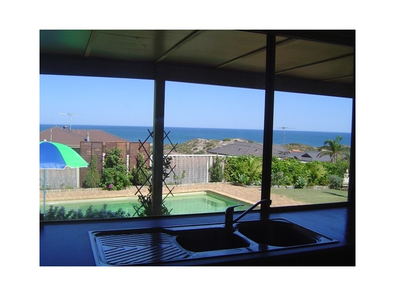 4 Volunteer Pl, Ocean Reef WA 6027