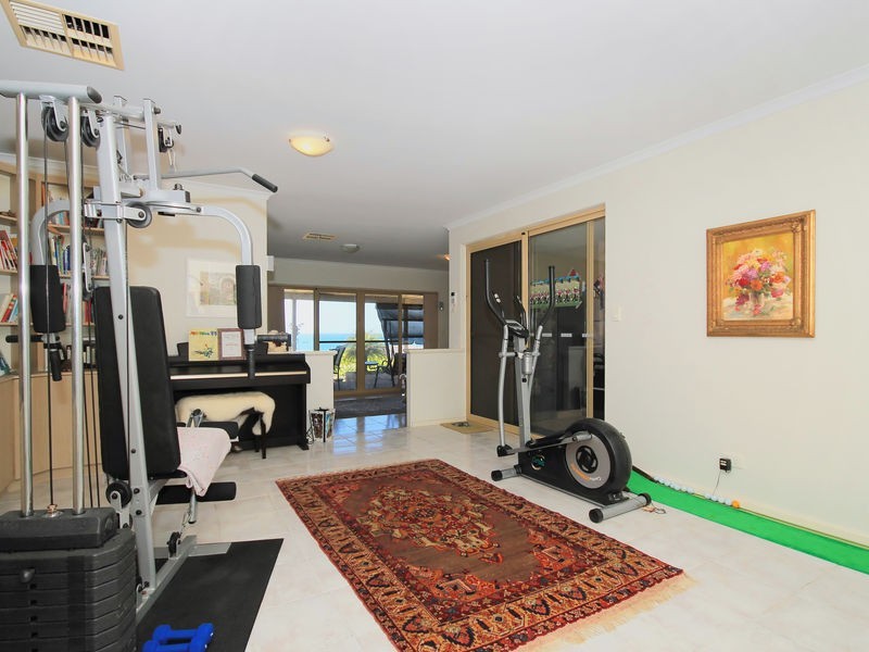 4 Volunteer Pl, Ocean Reef WA 6027